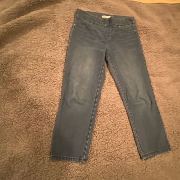Chico’s Platinum Denim Elastic Waist Capris Sz 6 - Picture 7 of 9